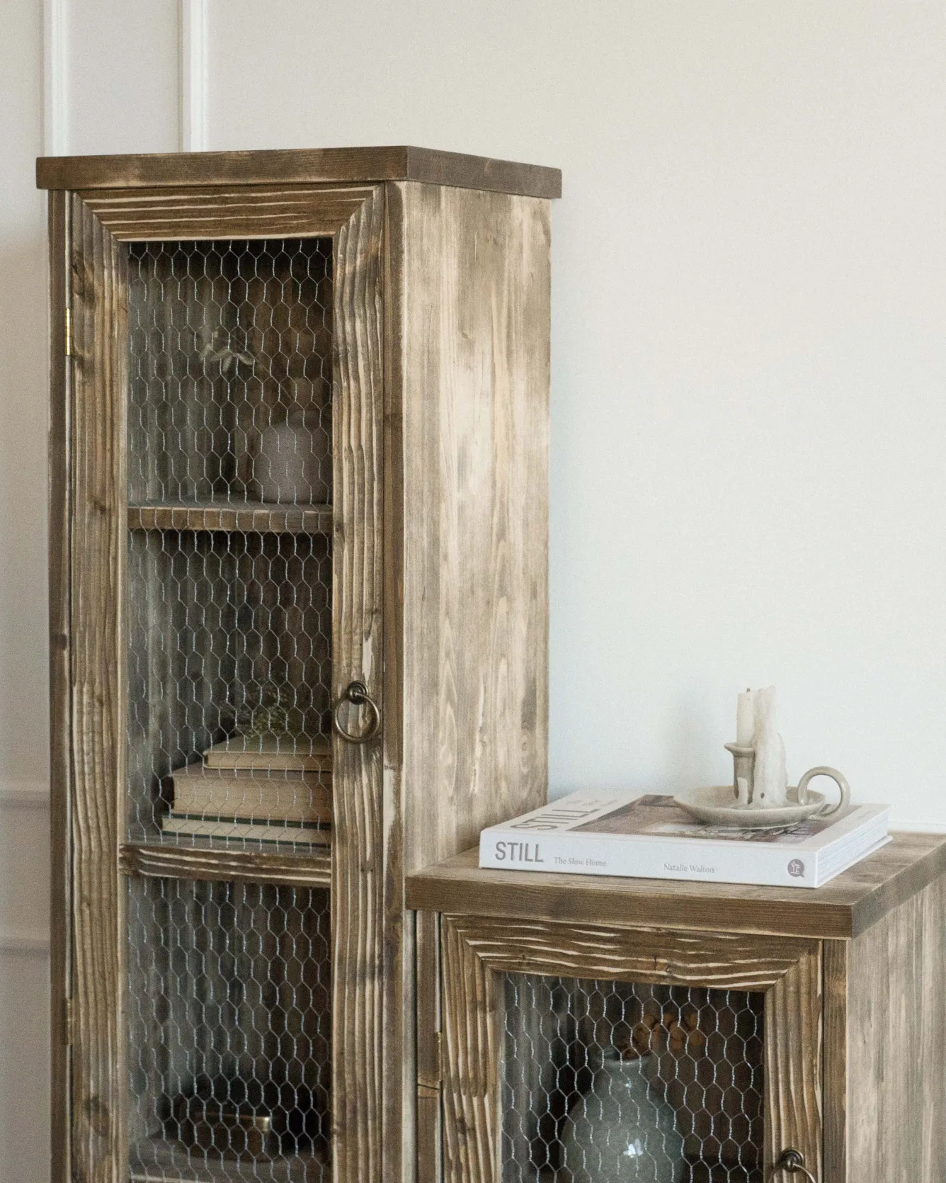 armoire_troite_siem_11.webp Hannun Buffets | Armoire étroite Siem Noyerrustique