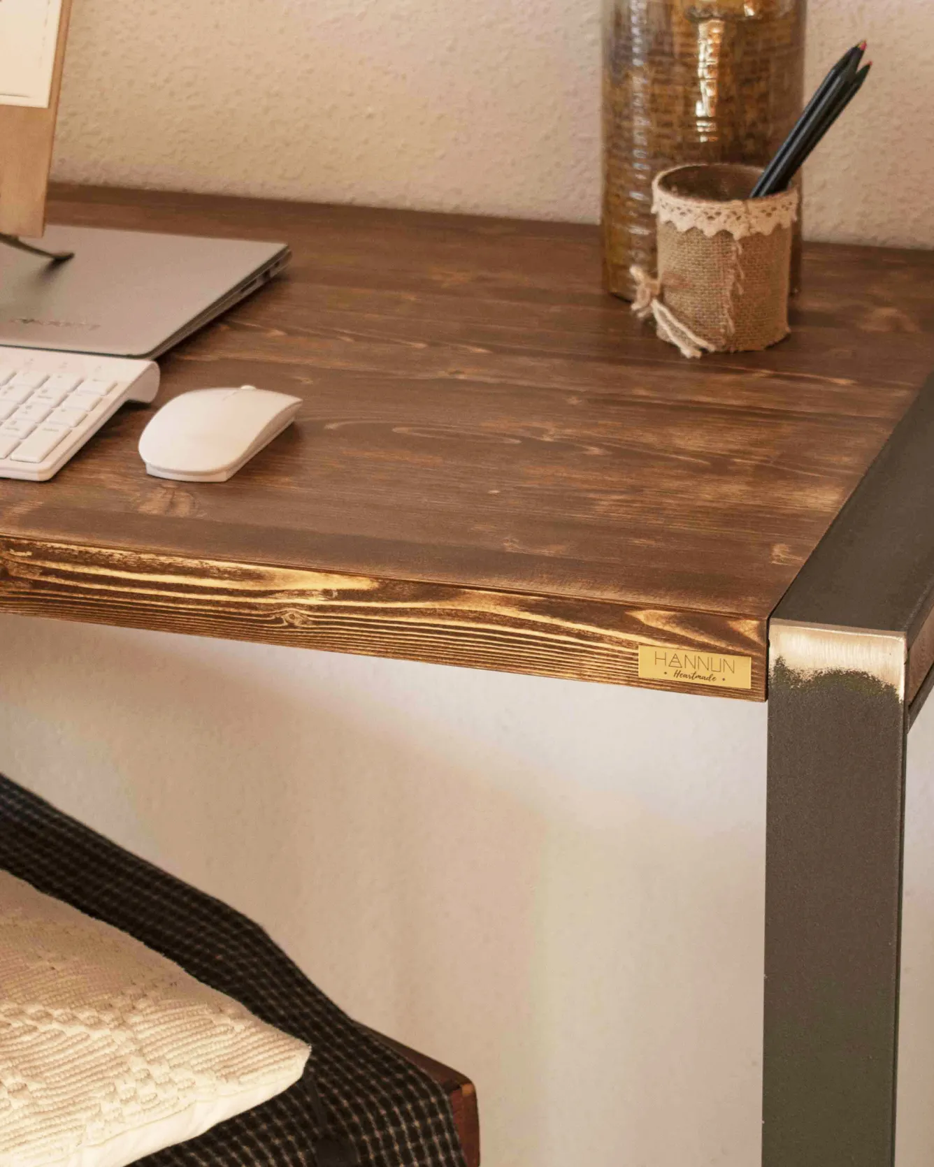 bureau_krasna_2.webp Hannun Bureaux | Bureau Krasna