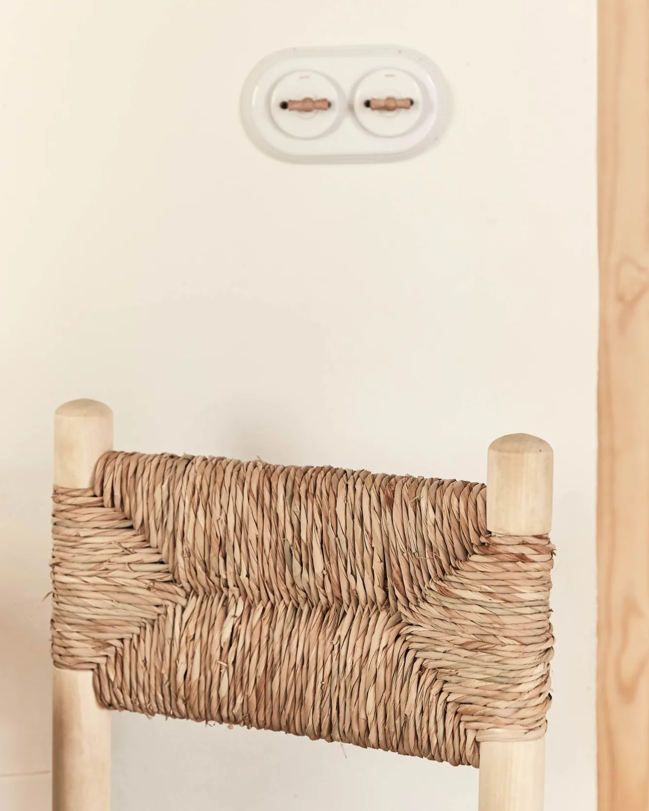 chaise_lakota_14.webp Hannun Chaises | Chaise Lakota