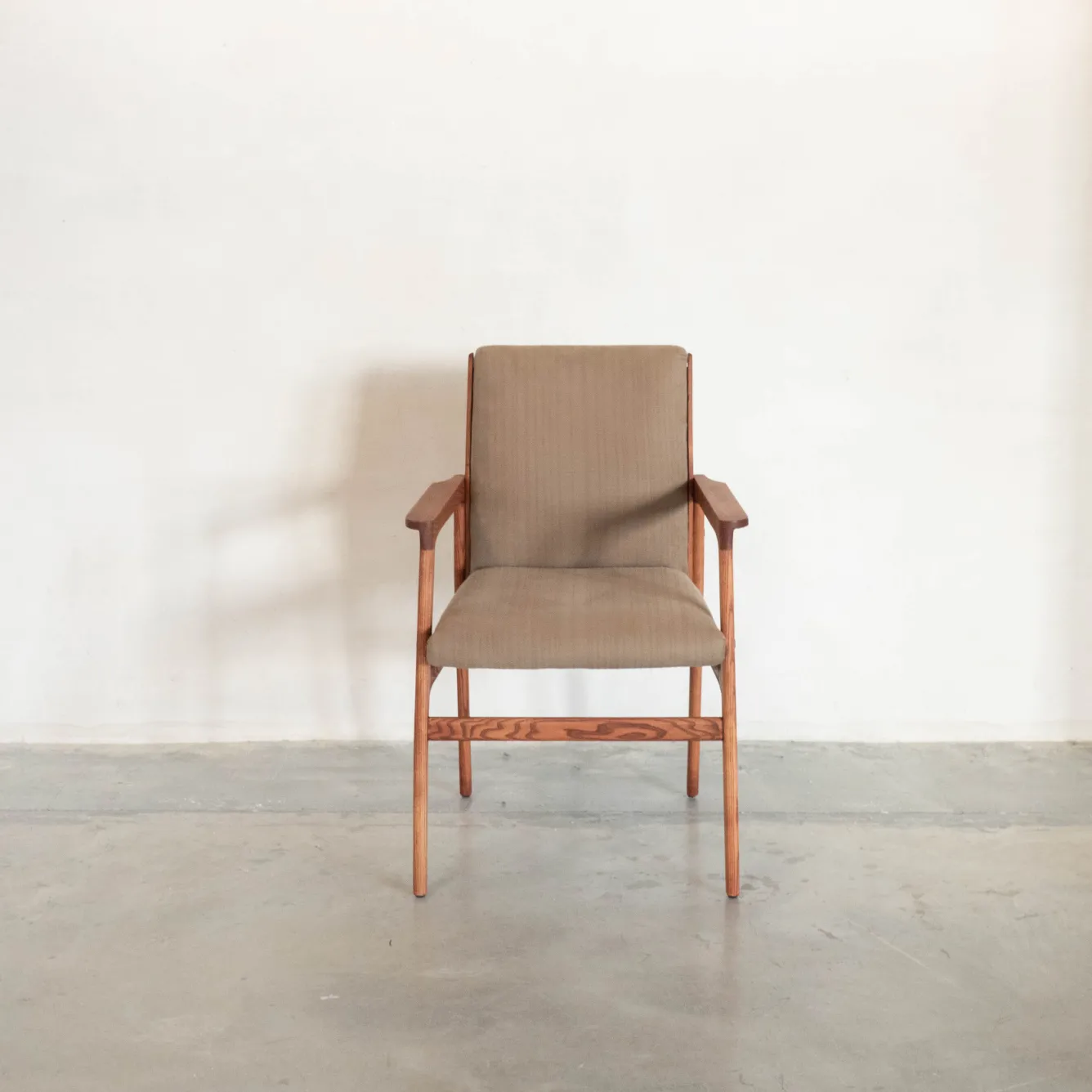 chaise_lindsay_2.webp Hannun Chaises | Fauteuils | Chaise Lindsay Frêneacajou