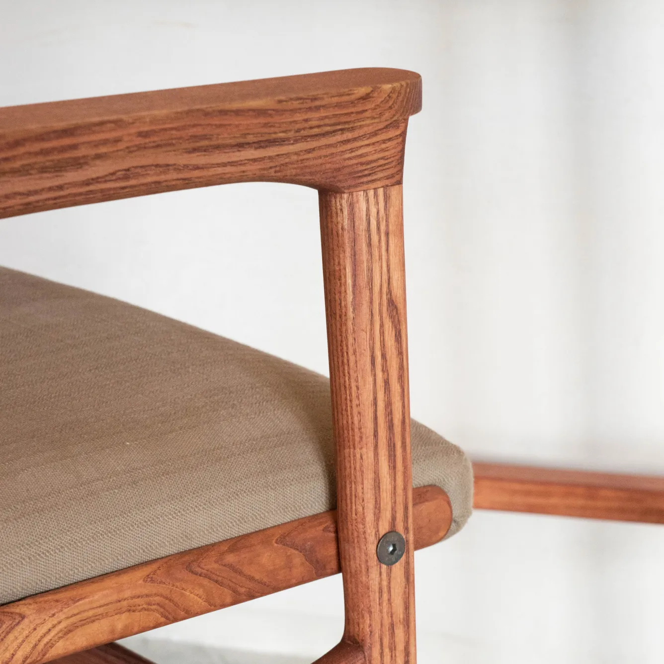 chaise_lindsay_3.webp Hannun Chaises | Fauteuils | Chaise Lindsay Frêneacajou
