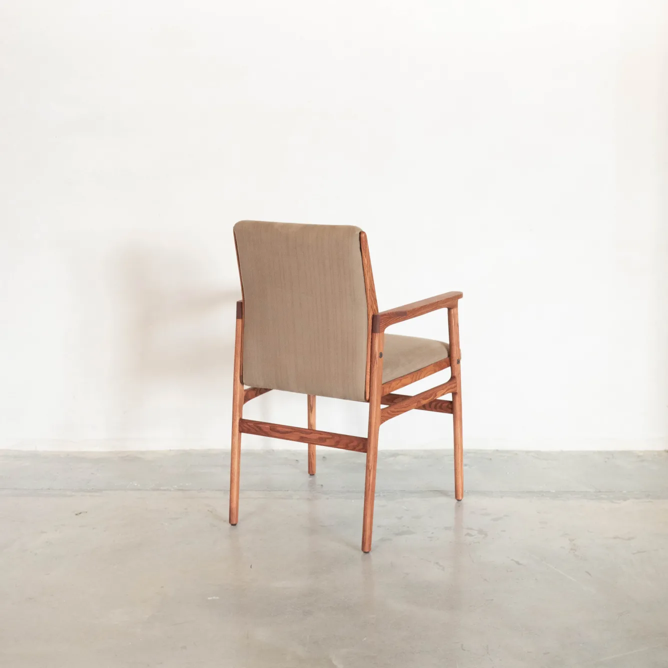 chaise_lindsay_5.webp Hannun Chaises | Fauteuils | Chaise Lindsay Frêneacajou