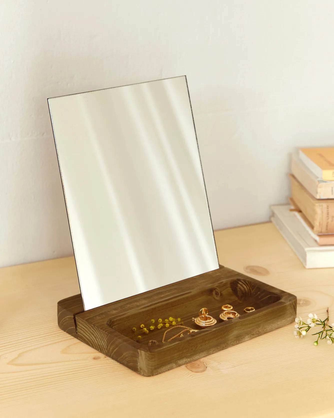 miroir_de_coiffeuse_pour_bijoux_romy_2.webp Hannun Organisation | Miroirs | Miroir de coiffeuse pour bijoux Romy