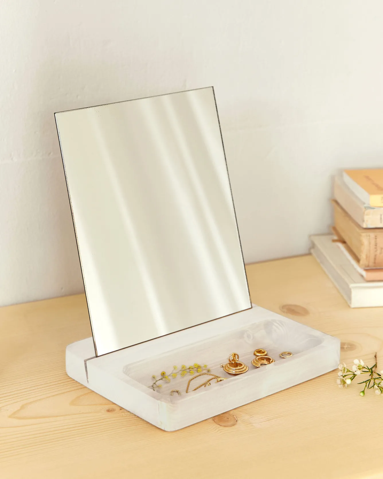 miroir_de_coiffeuse_pour_bijoux_romy_4.webp Hannun Organisation | Miroirs | Miroir de coiffeuse pour bijoux Romy