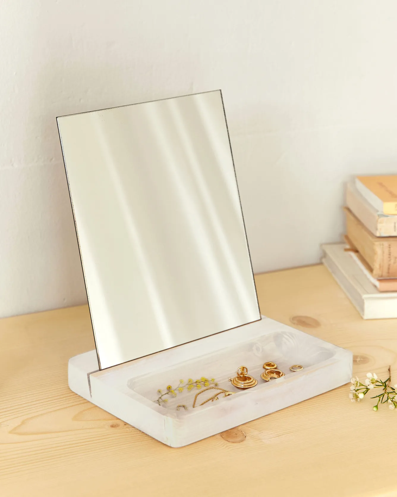 miroir_de_coiffeuse_pour_bijoux_romy_5.webp Hannun Organisation | Miroirs | Miroir de coiffeuse pour bijoux Romy