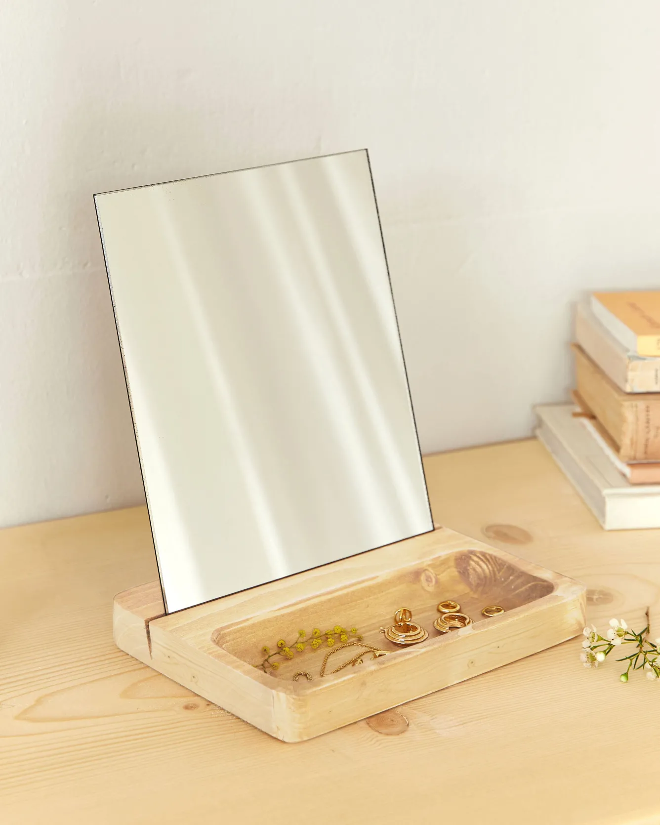 miroir_de_coiffeuse_pour_bijoux_romy_6.webp Hannun Organisation | Miroirs | Miroir de coiffeuse pour bijoux Romy