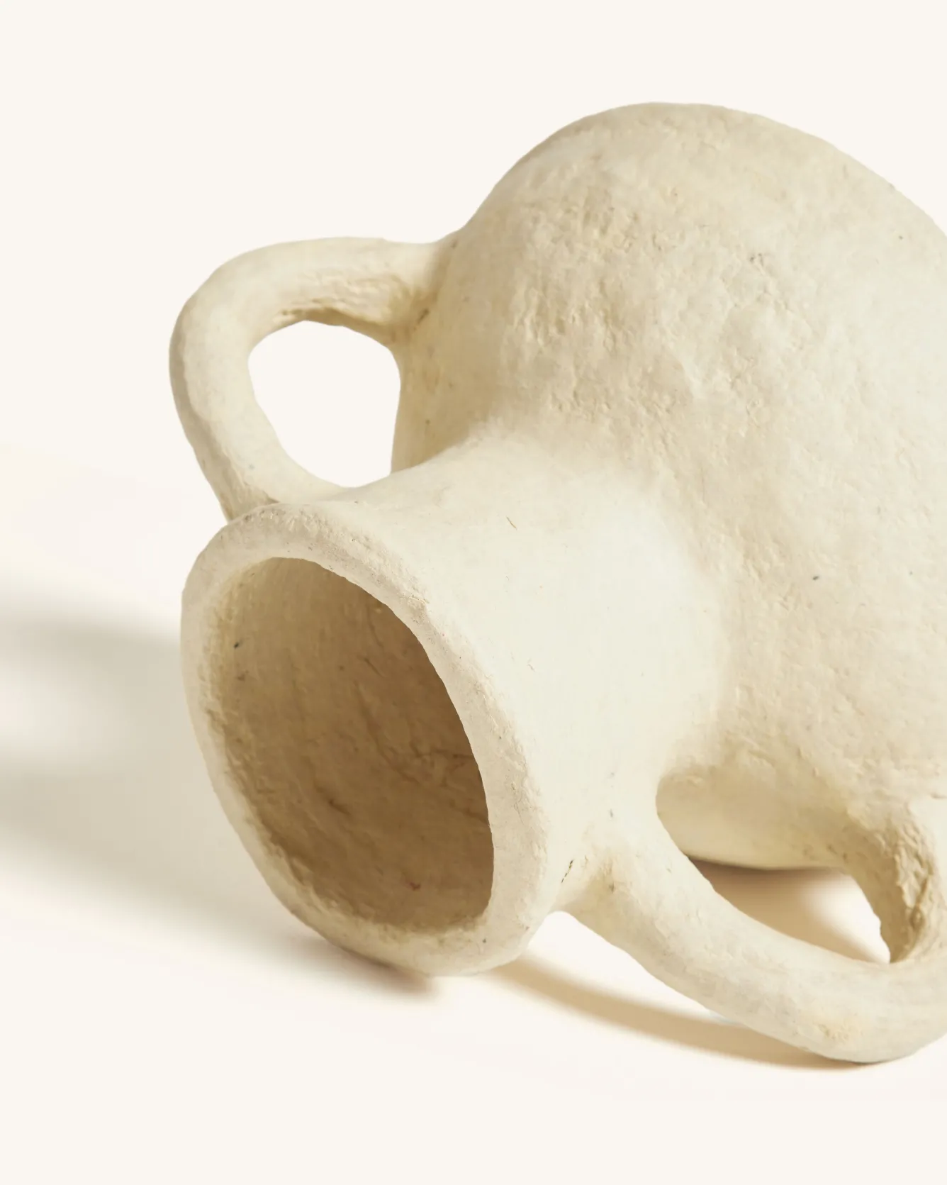 vase_avec_anses_kosta_11.webp Hannun Objets Décoratifs | Vase avec anses Kosta